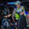 Polresta Karawang melaksanakan kegiatan Kepolisian Rutin yang Ditingkatkan (KRYD) di Jalan Tuparev,