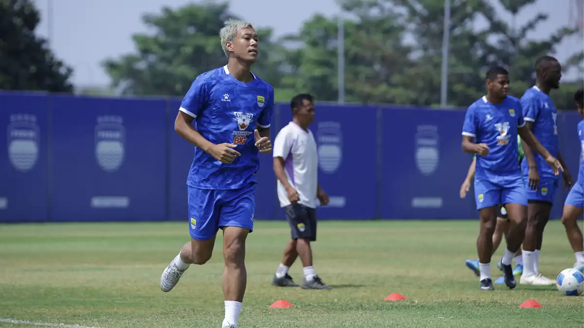 Persib Bandung Matangkan Taktik Sebelum Terbang ke Bali Hadapi Persija Persib Bandung