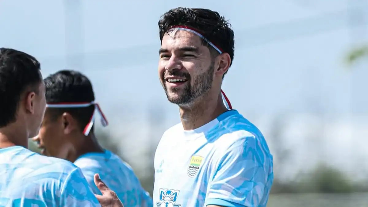 Gabung Persib, Sandy Walsh Nikmati Latihan Pertama di Bandung Sandy Walsh