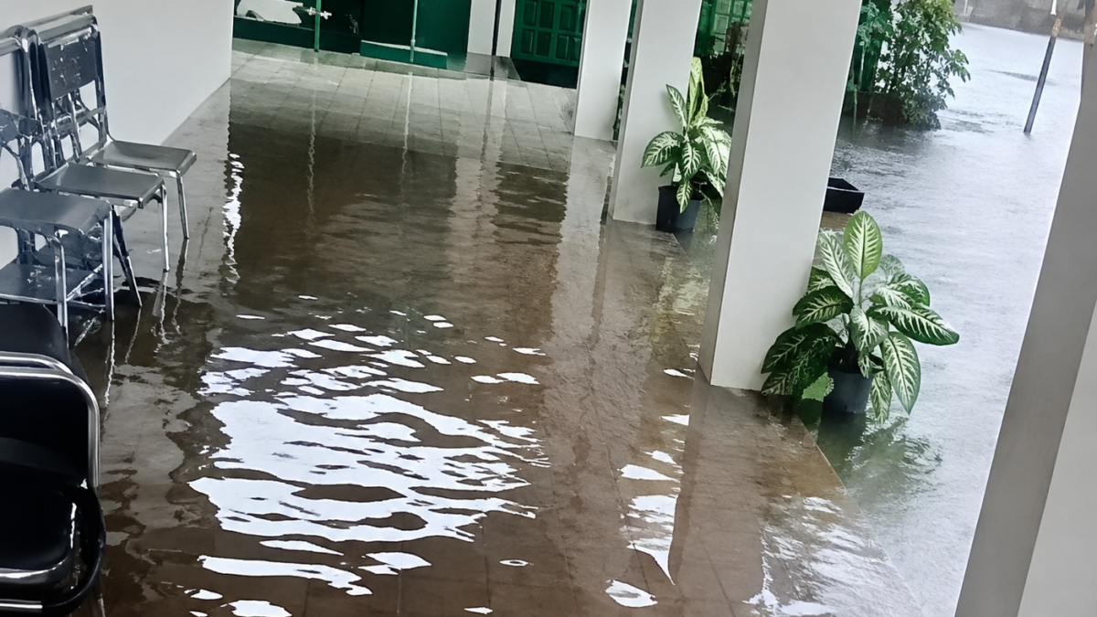 Genangan air merendam sejumlah akses jalan di kawasan Jatimulya, Tambun Selatan dan Bekasi Timur.