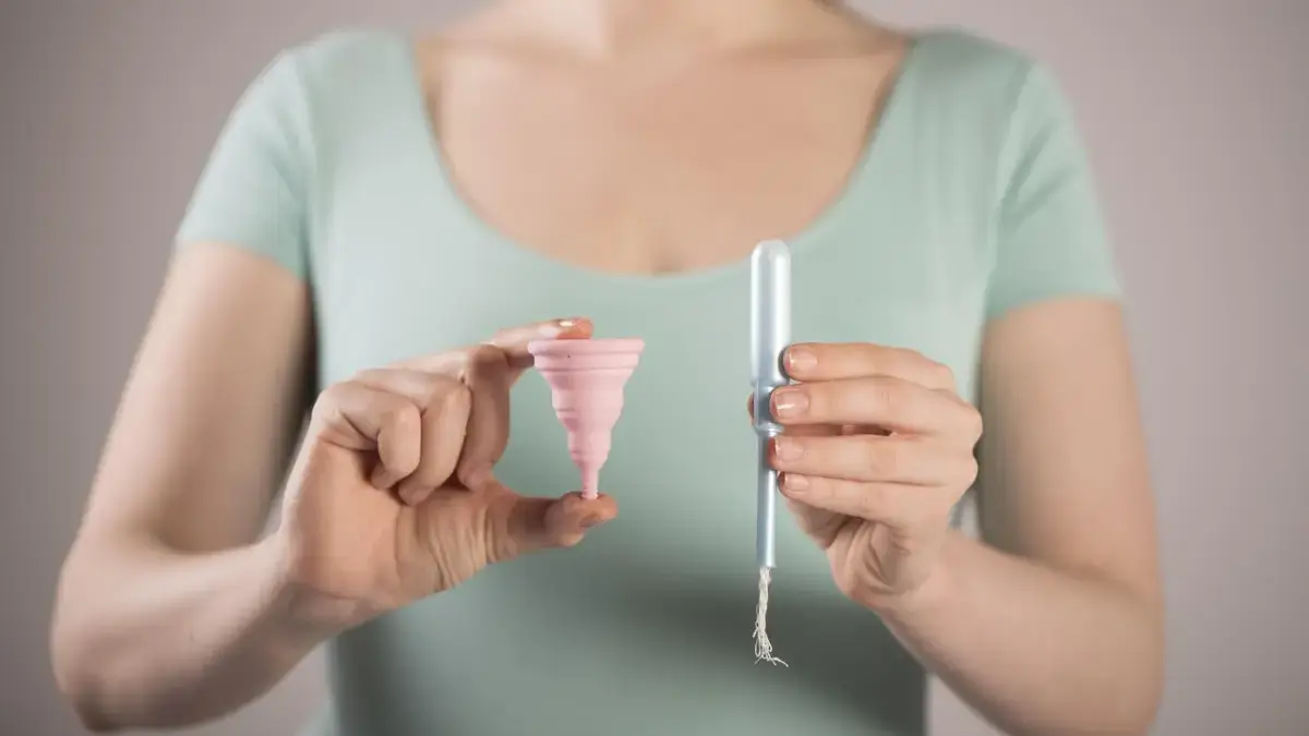 Rasanya Bikin Meringis? Coba 11 Cara Alami untuk Meredakan Nyeri Haid Tanpa Harus Minum Obat Kompres hangat pada bagian perut menjadi salah satu cara sederhana yang dapat membantu.