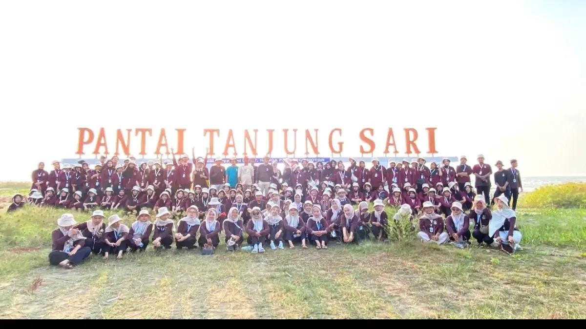 PGSD UBP Karawang Tanam Mangrove di Pantai Tanjung Sari Tambaksari Tirtajaya