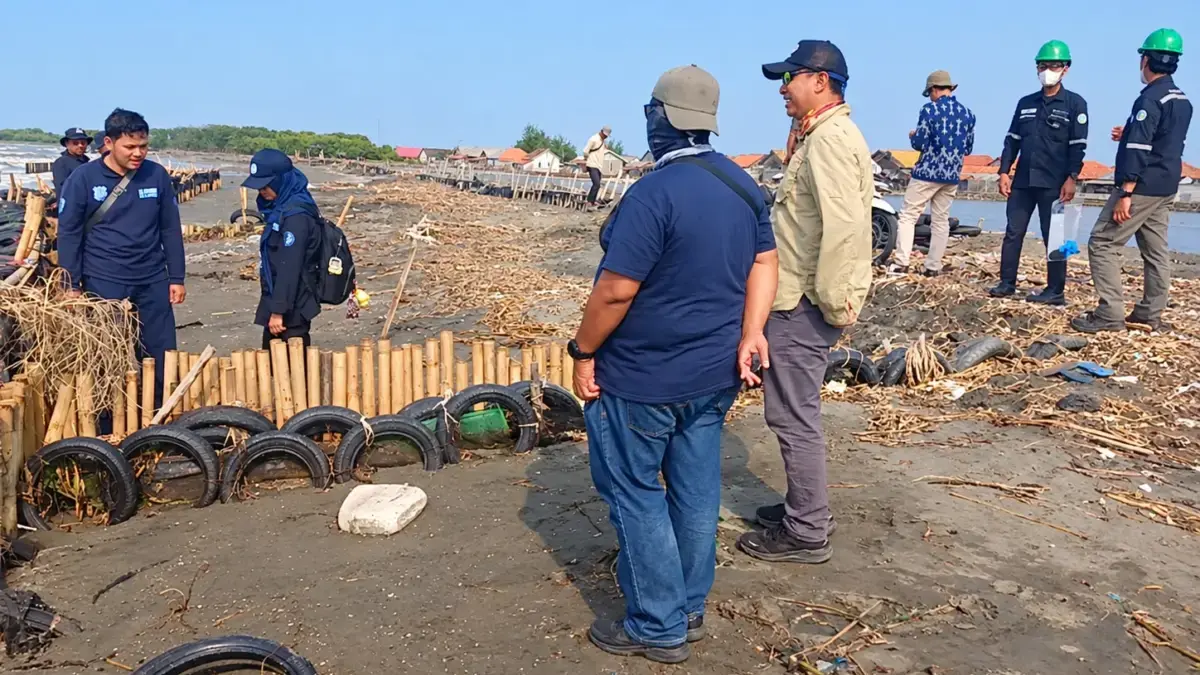 Dugaan Oil Spill Pesisir Pantai Desa Cemarajaya, Kecamatan Cibuaya.