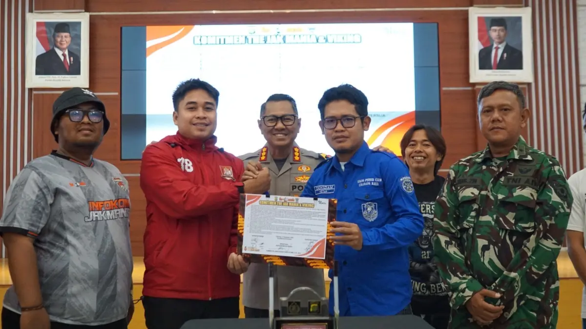 Jelang Persija Vs Persib di SUGBK, Polres Metro Bekasi Satukan Jakmania dan Viking The Jak Mania dan Viking Persib Bandung Bekasi di Polres Metro Bekasi