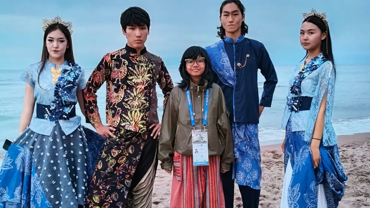 Desainer Muda Karawang Harumkan Nama Indonesia di World Nomad Games 2026 Kyrgyzstan Desainer muda berbakat asal Karawang, Akeyla Naraya