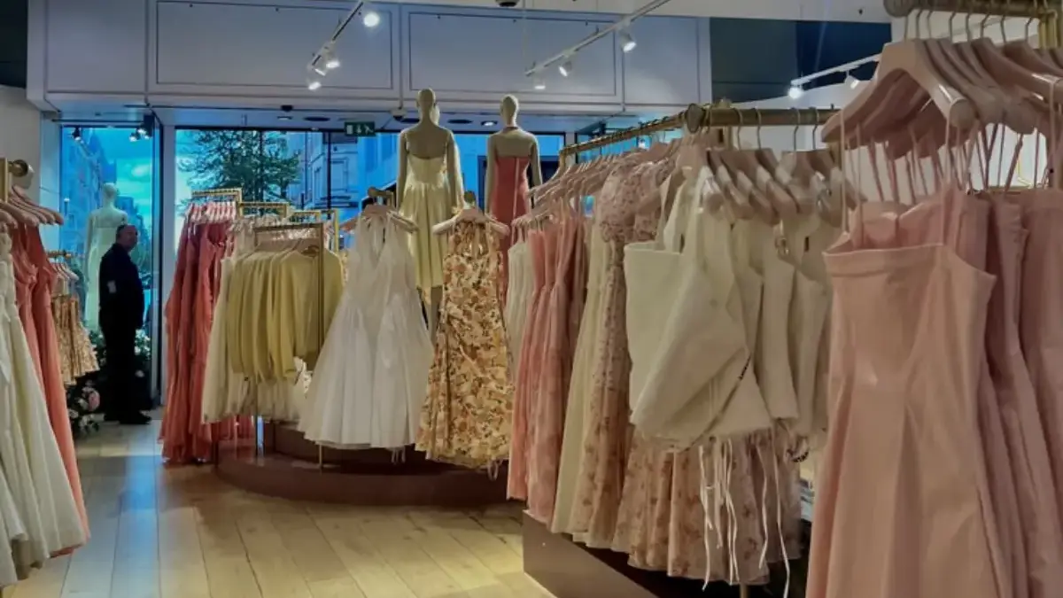 Tampil Feminim & Siluet Memukau! Kepoin Butik Pakaian Wanita & Koleksi Dress di Lippo Mall Cikarang