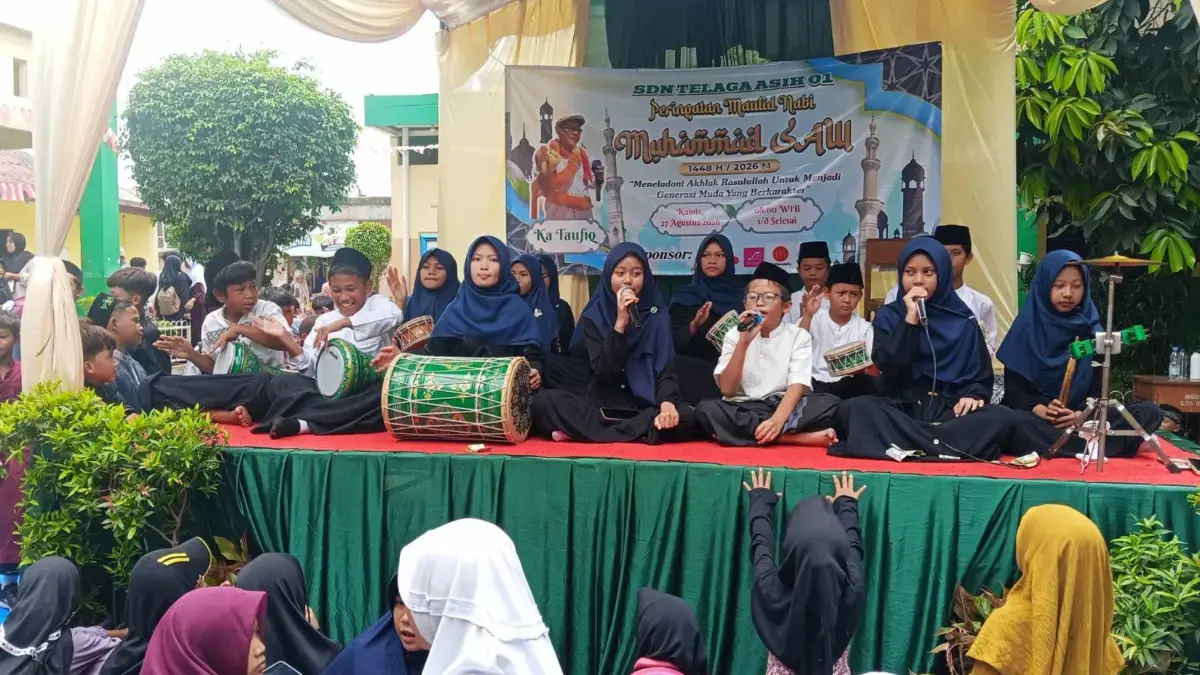 SDN 01 Telaga Asih, Kecamatan Cikarang Barat, memperingati Maulid Nabi Muhammad SAW