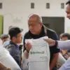 Penyaluran Bantuan Pangan di Karawang
