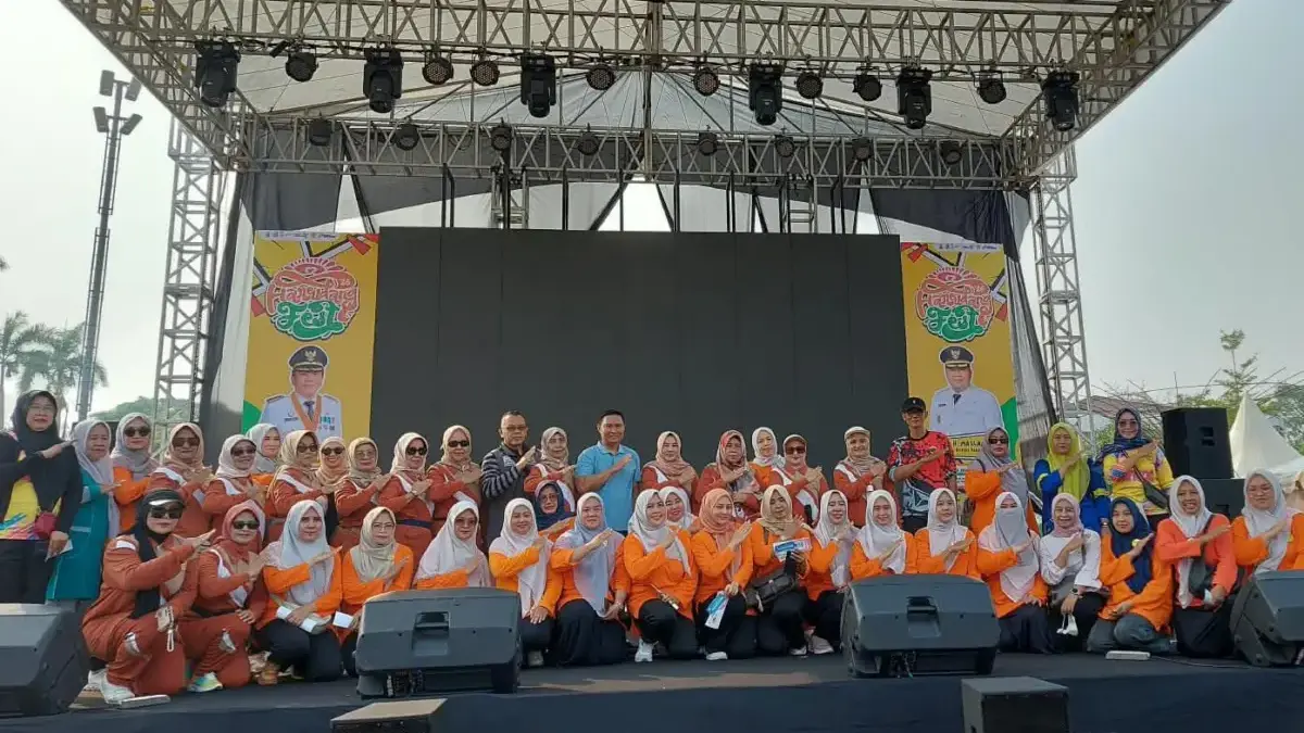 Perwosi Berkontribusi Tingkatkan Angka Partisipasi Masyarakat Berolahraga di Kabupaten Karawang senam dalam acara Hareudang Fest di Lapangan Karangpawitan