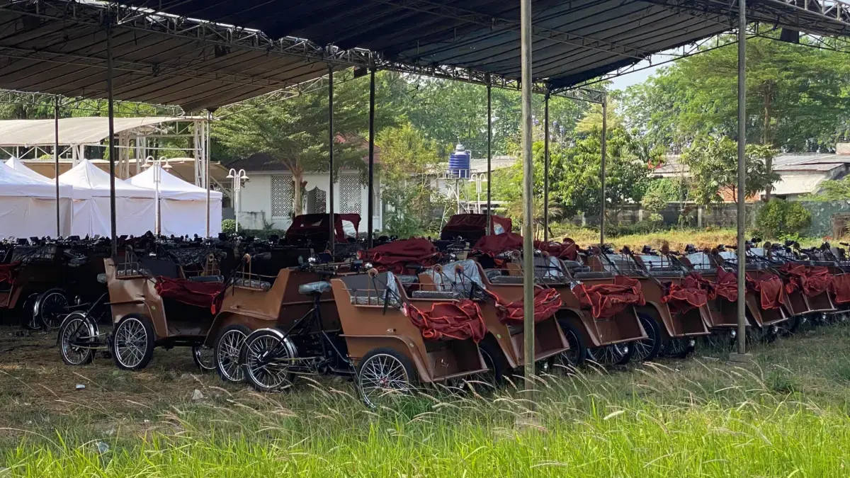 Bantu Perekonomian Lansia Prasejahtera, 220 Unit Becak Listrik Siap Disalurkan di Karawang 220 Unit Becak Listrik Siap Disalurkan di Karawang.