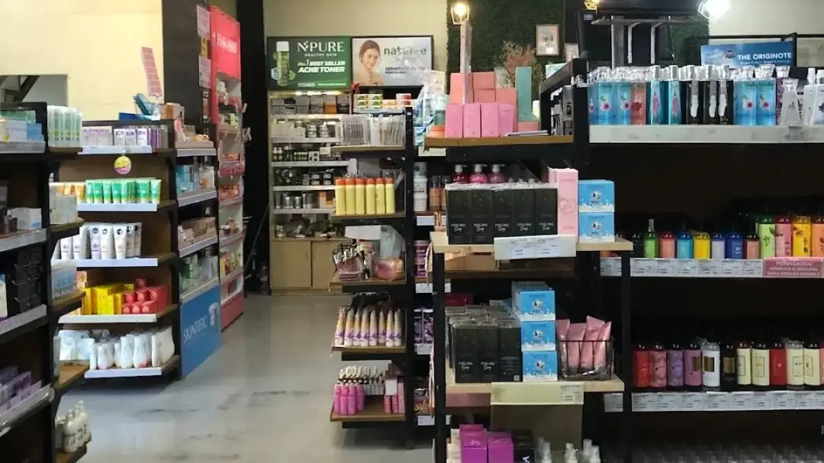 Sejumlah toko kosmetik dan skincare di kawasan Jatimulya, Tambun Selatan dan Bekasi Timur.