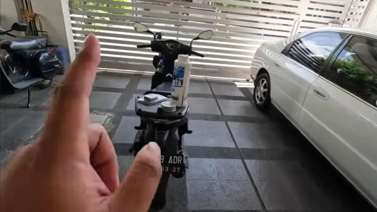 Macet Pagi Bikin Bensin Cepat Terkuras? Ini 12 Cara Bikin Motor Matic Tetap Irit, No 11 Mujarab! Teknik berkendara yang halus dapat membantu menjaga konsumsi BBM tetap efisien.