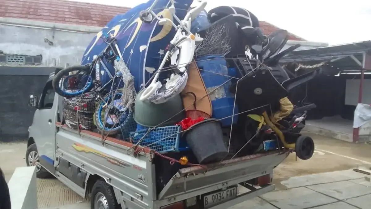 Ilustrasi mobil pickup yang digunakan untuk mengangkut barang.