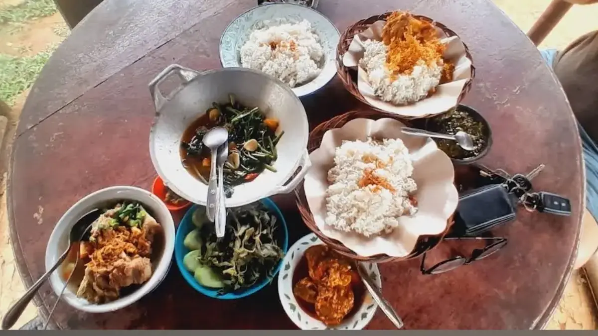 Sejumlah tempat makan di kawasan Setu Kabupaten Bekasi.