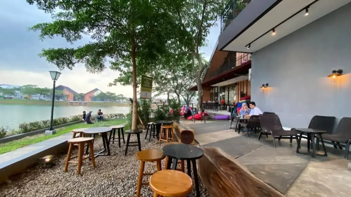 Tak Harus di Hotel! Ini 15 Kedai Kopi Bekasi untuk Meeting Santai Bersama Klien Sejumlah kedai kopi di Bekasi menawarkan suasana nyaman.