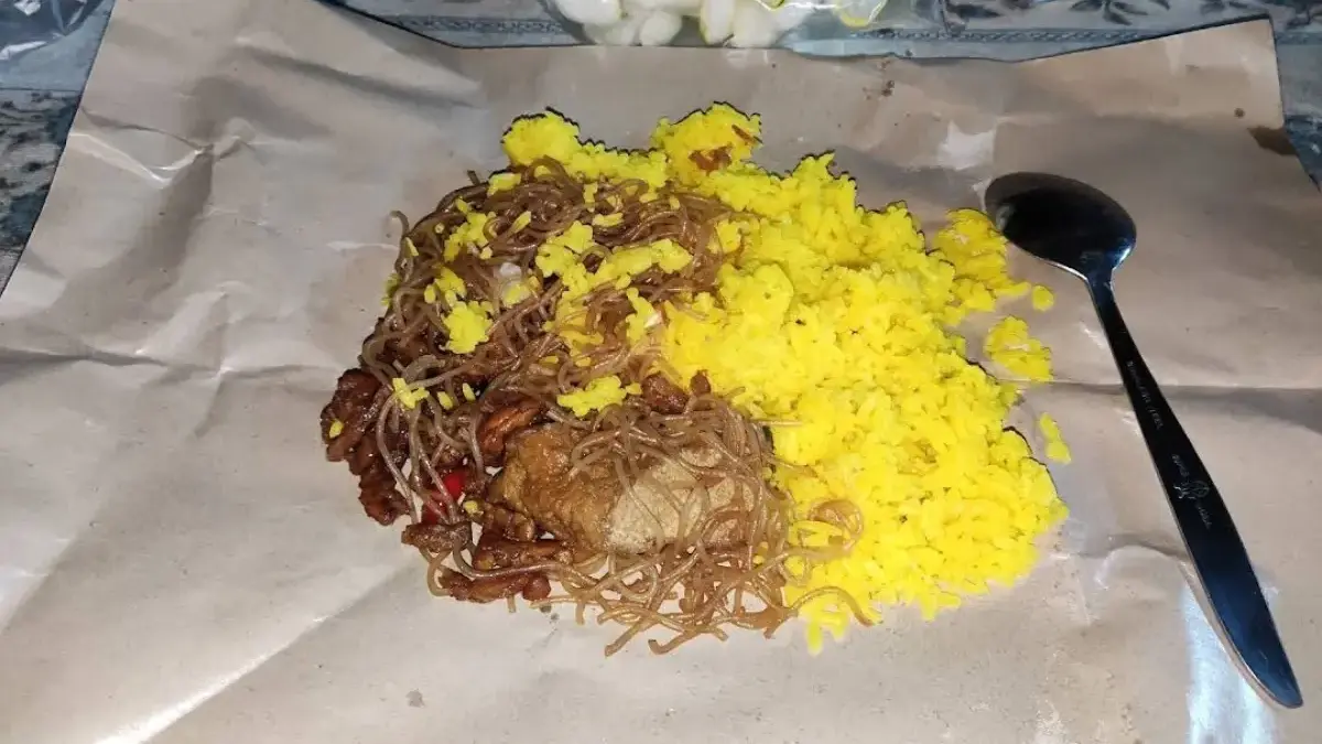 Beragam pilihan menu sarapan pagi bisa ditemukan di kawasan Bekasi Timur