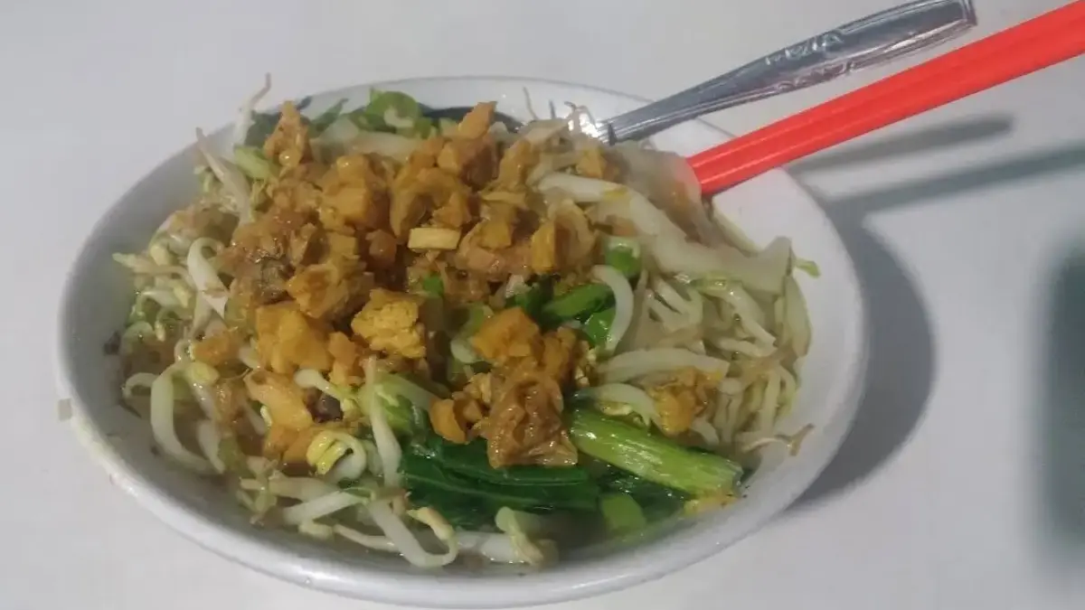 Daftar 12 Tempat Beli Mie Yamin di Jatimulya, Tambun Selatan dan Bekasi Timur, No 11 Bumbunya Bikin Nagih! Semangkuk mie yamin dengan tekstur mie kenyal, bumbu manis gurih.