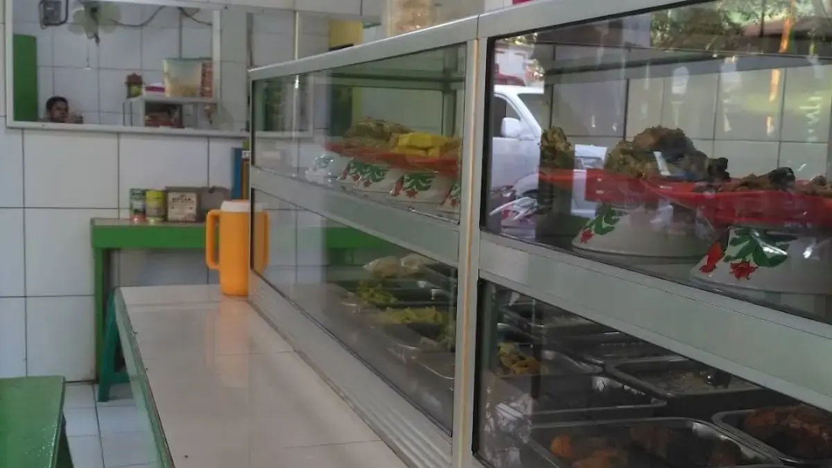 Sejumlah tempat makan, kedai, minimarket dan layanan harian di Jatimulya Tambun Selatan hingga Bekasi Timur