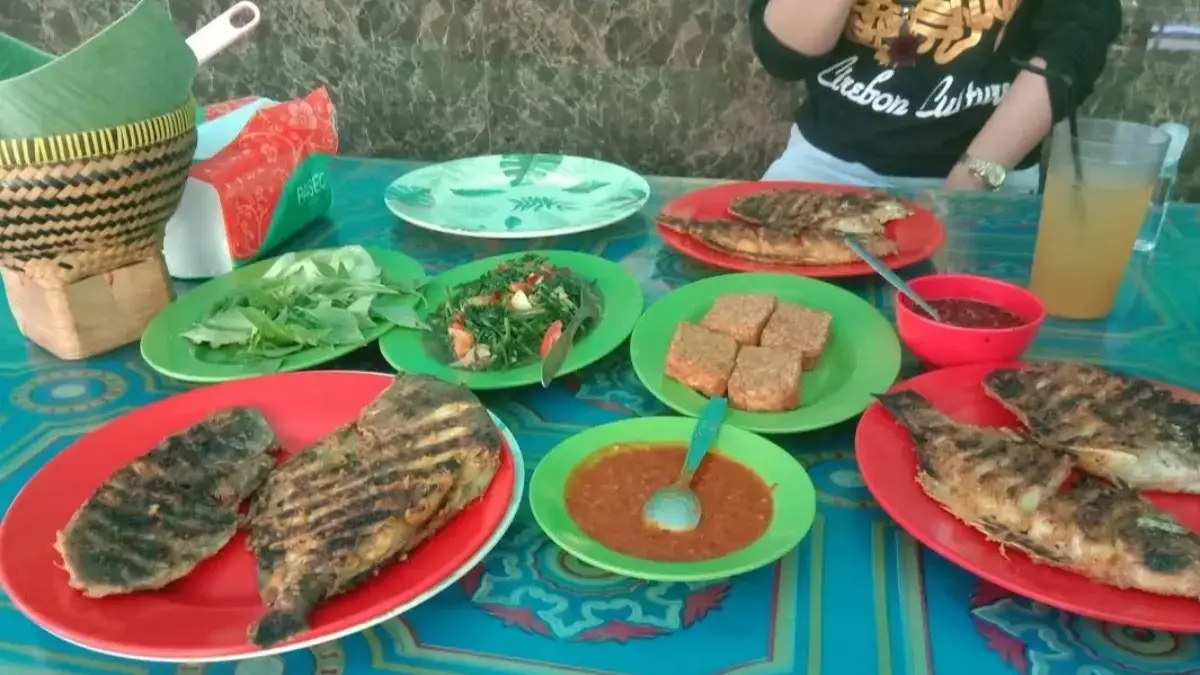Rekomendasi 13 Tempat Makan Lesehan di Jatimulya Tambun Selatan, No 12 Cocok Buat Bareng Keluarga! Sejumlah tempat makan lesehan di kawasan Tambun Selatan.