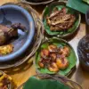 Sejumlah tempat makan di sekitar Stasiun Tambun Selatan.