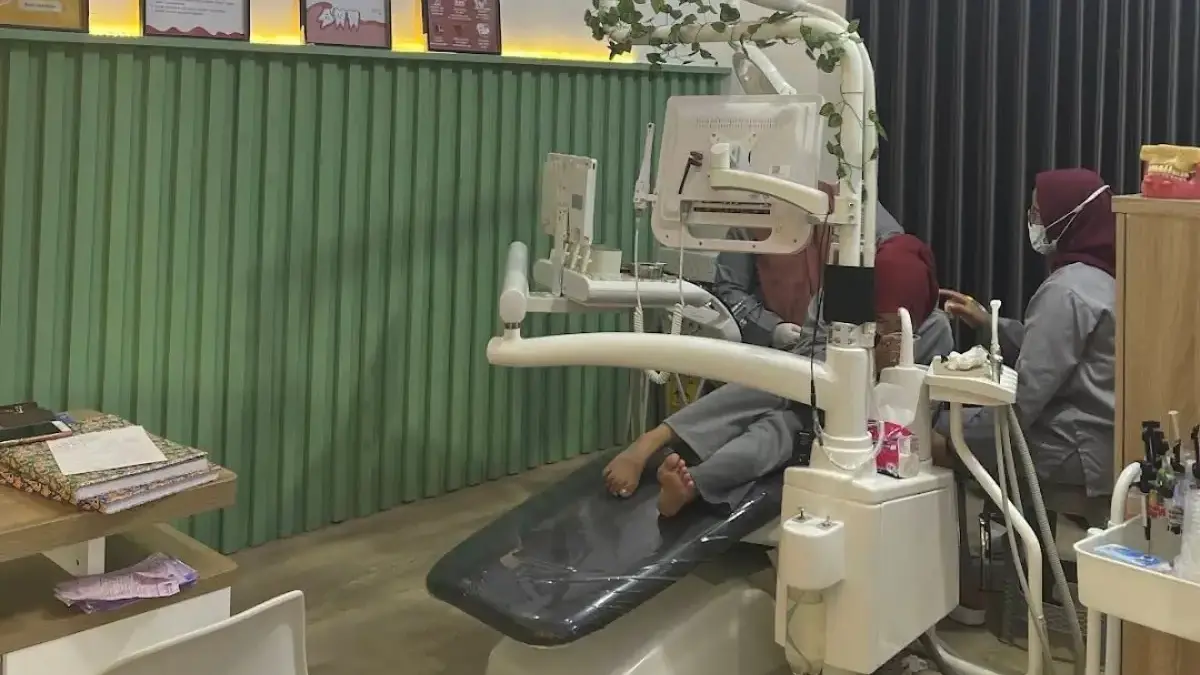 Sejumlah klinik dan praktik dokter gigi di Tambun Selatan .