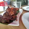 Iga bakar dan berbagai olahan iga sapi menjadi salah satu menu di Jatimulya Tambun Selatan.