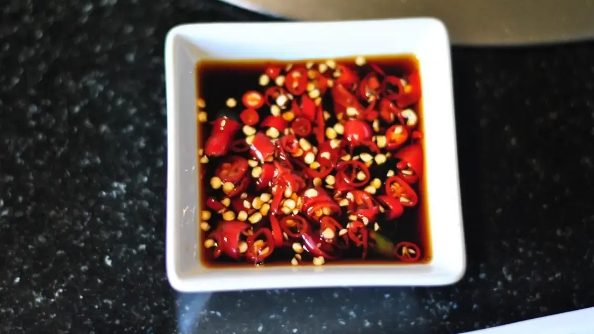 Aneka sambal rumahan dengan cita rasa pedas.