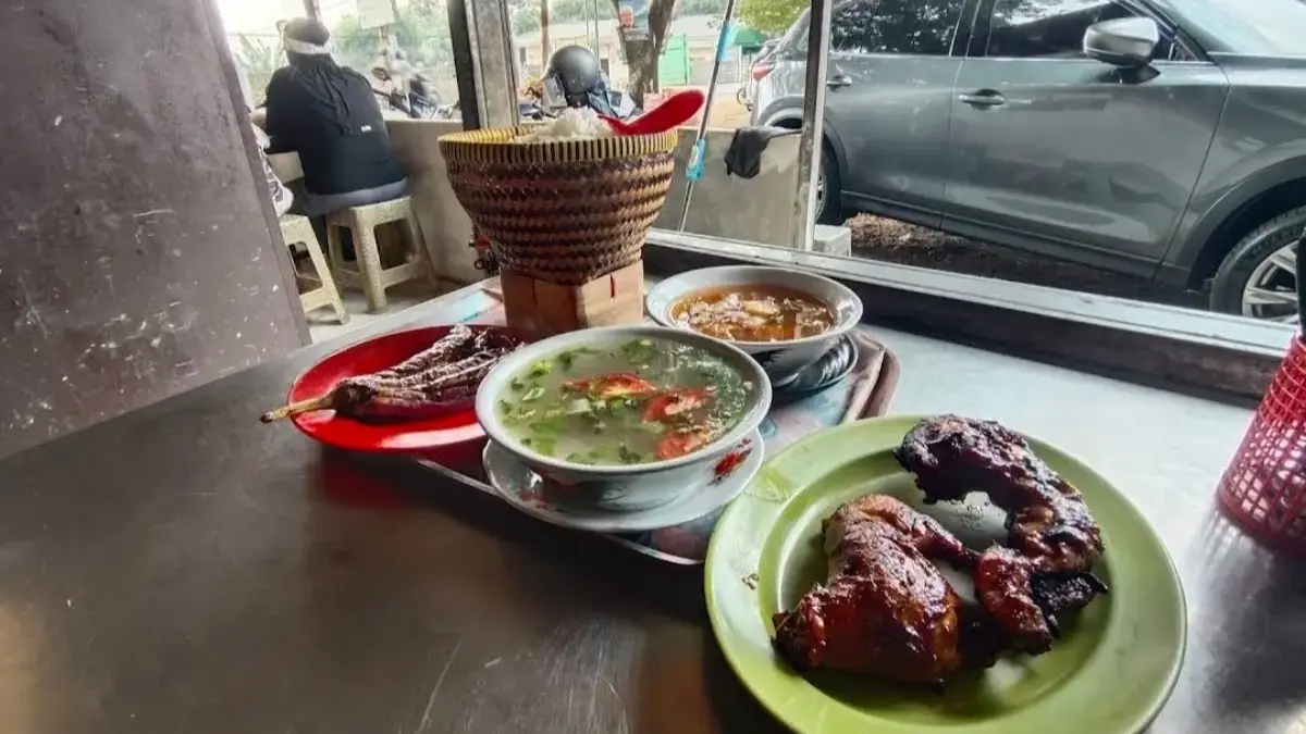 12 Tempat Makan Keluarga di Setu Kabupaten Bekasi, Ada yang Bernuansa Saung hingga Kuliner Sunda Sejumlah rumah makan di Setu Kabupaten Bekasi menawarkan pilihan menu.