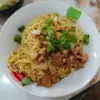 Sejumlah tempat makan di Tambun Selatan menawarkan menu dengan porsi besar.