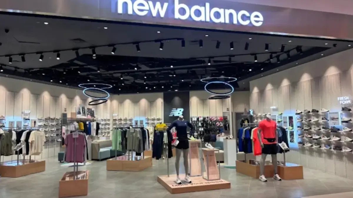Langkah Gaya, Performa & Kenyamanan Maksimal! Jelajahi New Balance di Living World Grand Wisata