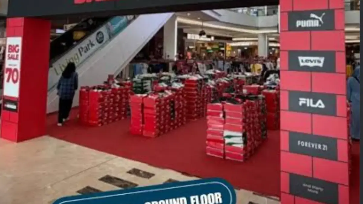 Toko Baju Murah, Sale & Produk Fashion Brand Lengkap! Mampir ke Sale Zone di Living World Grand Wisata Toko Baju Murah, Sale & Produk Fashion Brand Lengkap! Mampir ke Sale Zone di Living World Grand Wisata