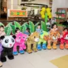 Sensasi Keliling Mal Naik Robot Hewan Lucu di Zoomoov Living World Grand Wisata
