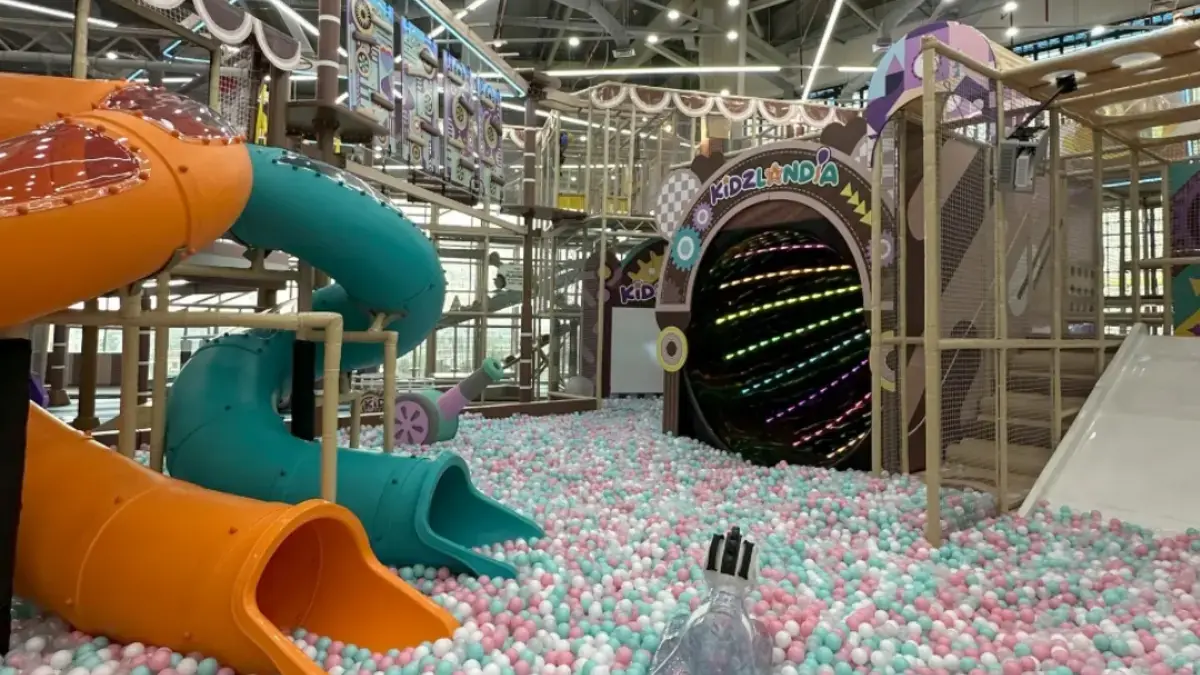 Arena Bermain Edukatif dan Wahana Soft Play Seru di Kidzlandia Living World Grand Wisata