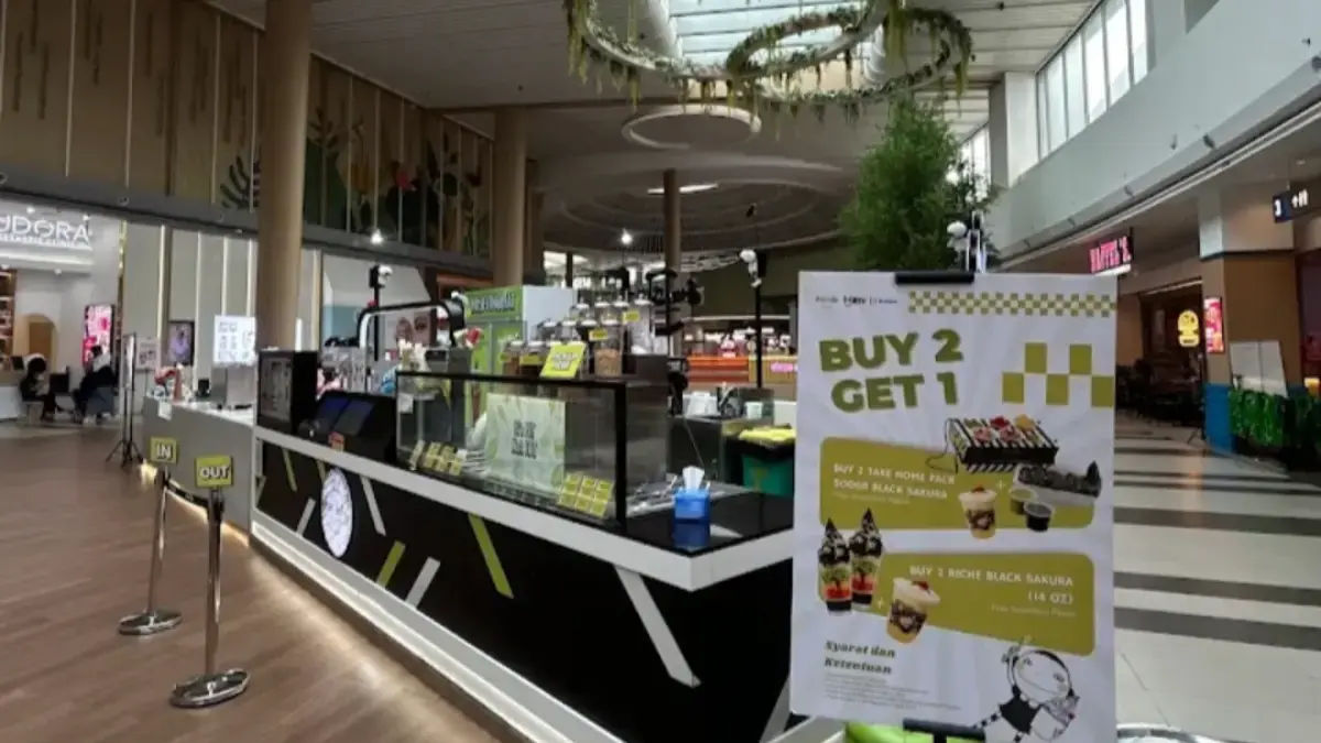 Nikmatnya Yogurt Beku Kaya Nutrisi dan Aneka Topping Lezat di Sour Sally Living World Grand Wisata