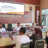 Ratusan warga Desa Serang, Kecamatan Cikarang Selatan tidak bisa mendapatkan Bansos Pangan