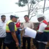 Bupati Karawang Aep Syaepuloh turun langsung meninjau pengerjaan rekonstruksi jalan Interchange Karawang Barat