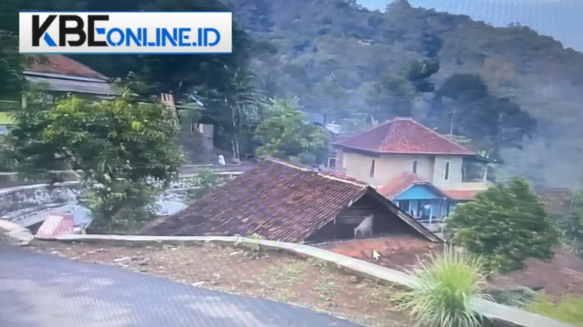 Negeri di Atas Awan Subang : Kampung Neglasari Tawarkan Pemandangan Kabut yang Bikin Betah Kampung Neglasari di Desa Darmaga, Kecamatan Cisalak, yang menghadirkan pemandangan bak “negeri di atas awan”