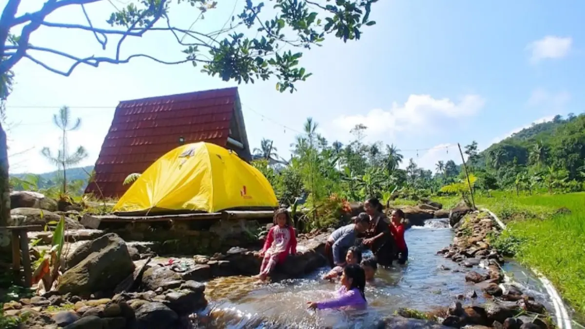 Saung Siswara Purwakarta Tempat Makan Murah di Tengah Sawah dengan Pemandangan Sungai Jernih Saung Siswara Purwakarta Tempat Makan Murah di Tengah Sawah dengan Pemandangan Sungai Jernih