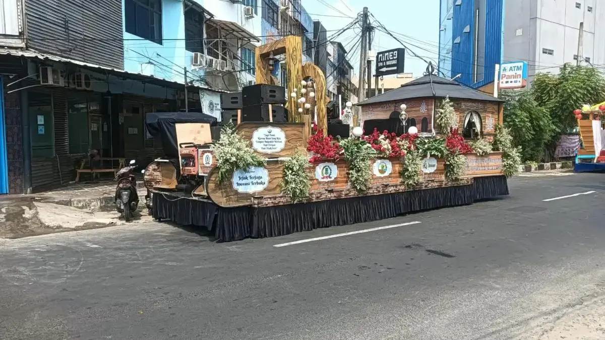 Puncak HUT ke-393 Karawang Diramaikan Pawai 32 Kendaraan Hias di Jalur Utama Puncak HUT ke-393 Karawang