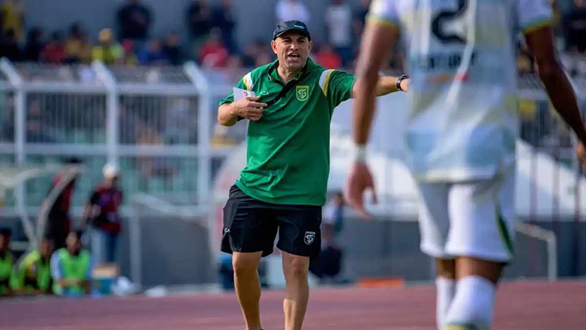 Unggul tapi Gagal Menang, Bernardo Tavares Minta Persebaya Lebih Berani Bernardo Tavares