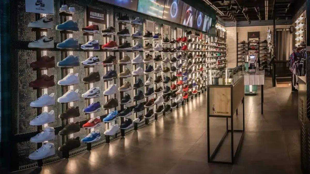Iconic & Sporty! Inilah Rekomendasi Toko Sepatu Sneakers Hits di Lippo Mall Cikarang Iconic & Sporty! Inilah Rekomendasi Toko Sepatu Sneakers Hits di Lippo Mall Cikarang