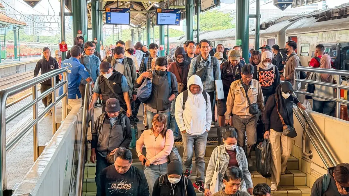 Stasiun Karawang dan Stasiun Cikampek