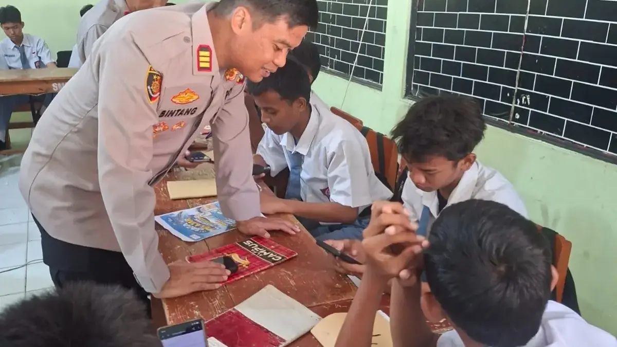 Polres Metro Bekasi Kota Hadir Serentak di SMK Perkuat Bapak Asuh Pelajar Anggota Polrestro Bekasi Kota