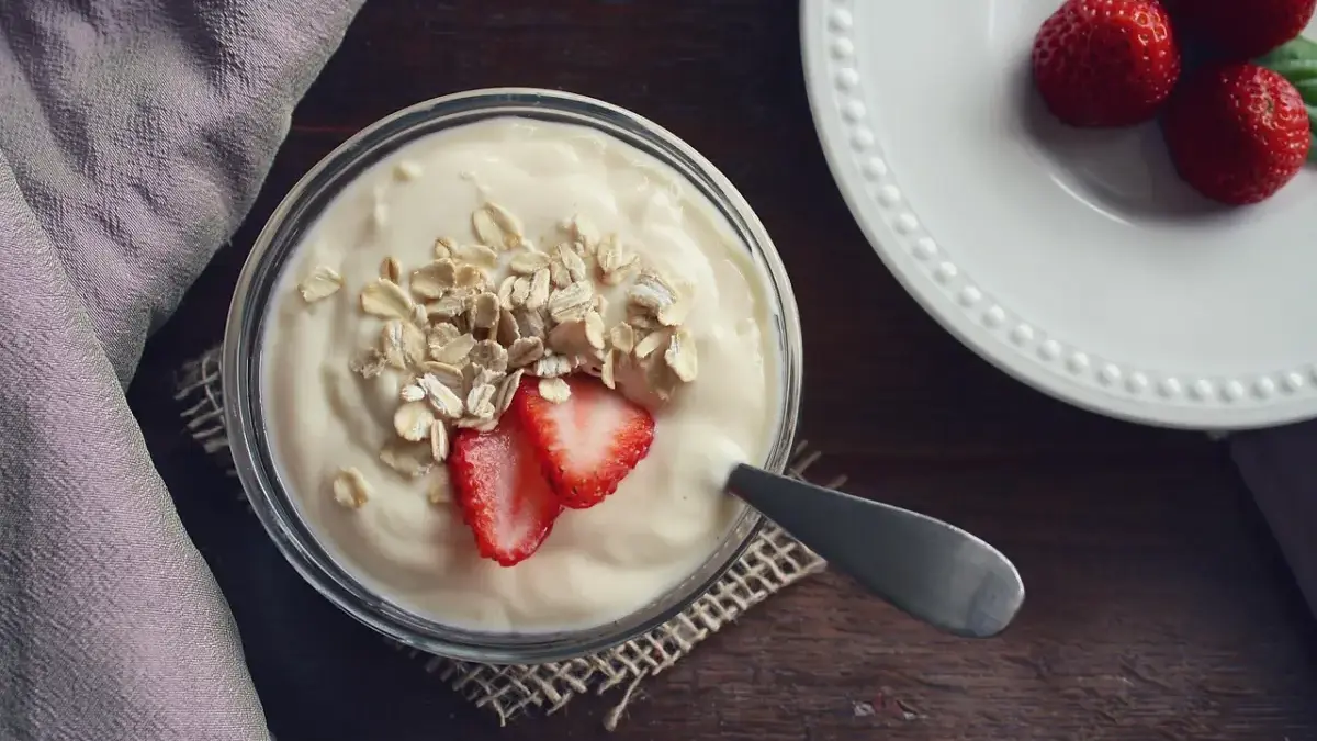 Beragam pilihan menu sarapan pagi seperti telur, roti gandum, oatmeal.