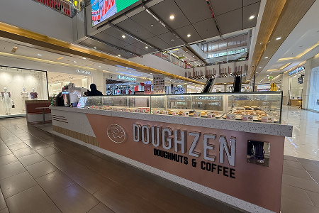Donat Kentang Lembut dan Topping Melimpah, Doughzen di Summarecon Mall Bekasi Punya Camilan Favorit!