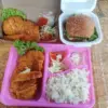 Sejumlah tempat makan di Setu Kabupaten Bekasi menawarkan pilihan menu sederhana.
