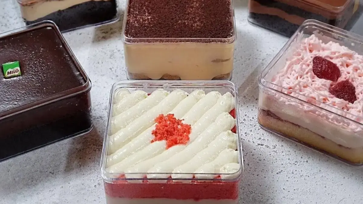 Dessert box dengan beragam pilihan rasa menjadi salah satu camilan manis.