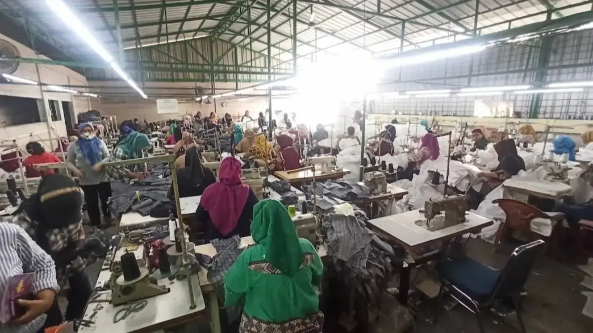 Sejumlah tempat jahit di Tambun Utara, Kabupaten Bekasi.