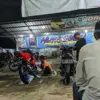 Ilustrasi aktivitas cuci motor menggunakan layanan steam di kawasan Setu, Kabupaten Bekasi.