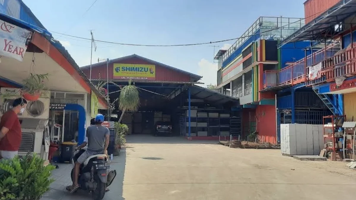 Sejumlah toko bangunan dan material di wilayah Cibitung, Kabupaten Bekasi.